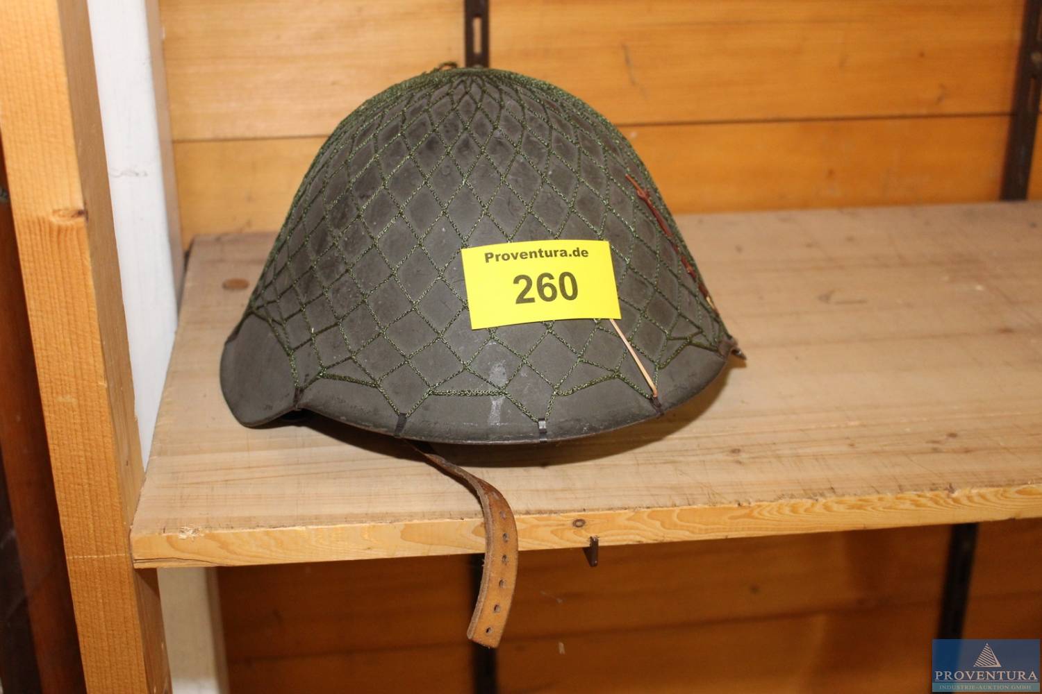 aus Nachlass Stahlhelm NVA M56, Feuerwehrhelm M34, Büromöbel, Schweissgerät, EDV-Bedarf, Paletten, Bierzeltgarnitur etc.