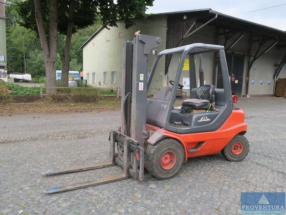 Versteigerung: Treibgasstapler LINDE H30 7-03, Tragkraft 3.000 kg, 9.400 Bh