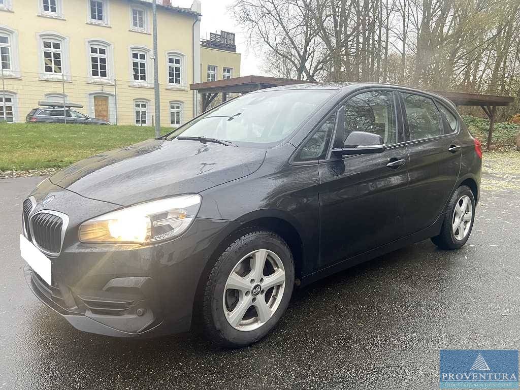 Fahrzeug-Auktion: BMW 218d Active Tourer, EZ. 2020, 25.000 Km, MERCEDES E 300de T-Model Hybrid, EZ. 2020, 80.000 Km