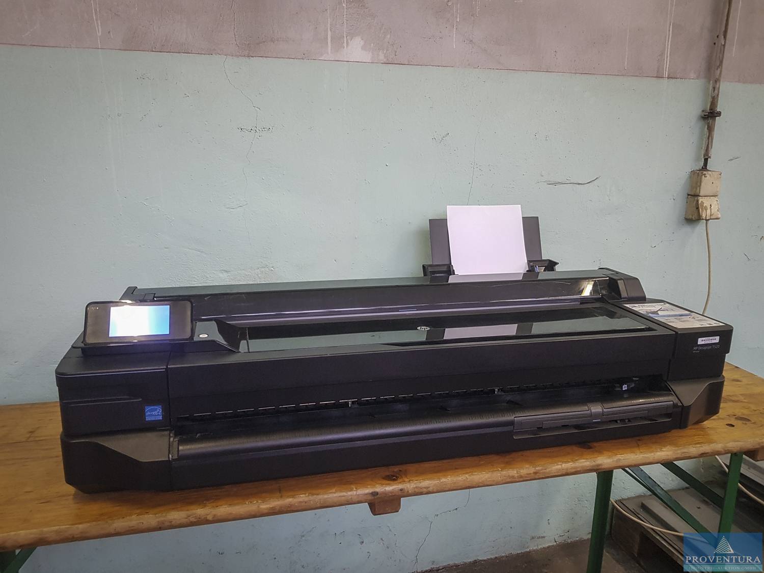 10 Pos. Plotter HP T520, 2 Rollboxen US Army, Monitor-Schwenkarme STEELCASE für 2 Monitore, Kopierpapier