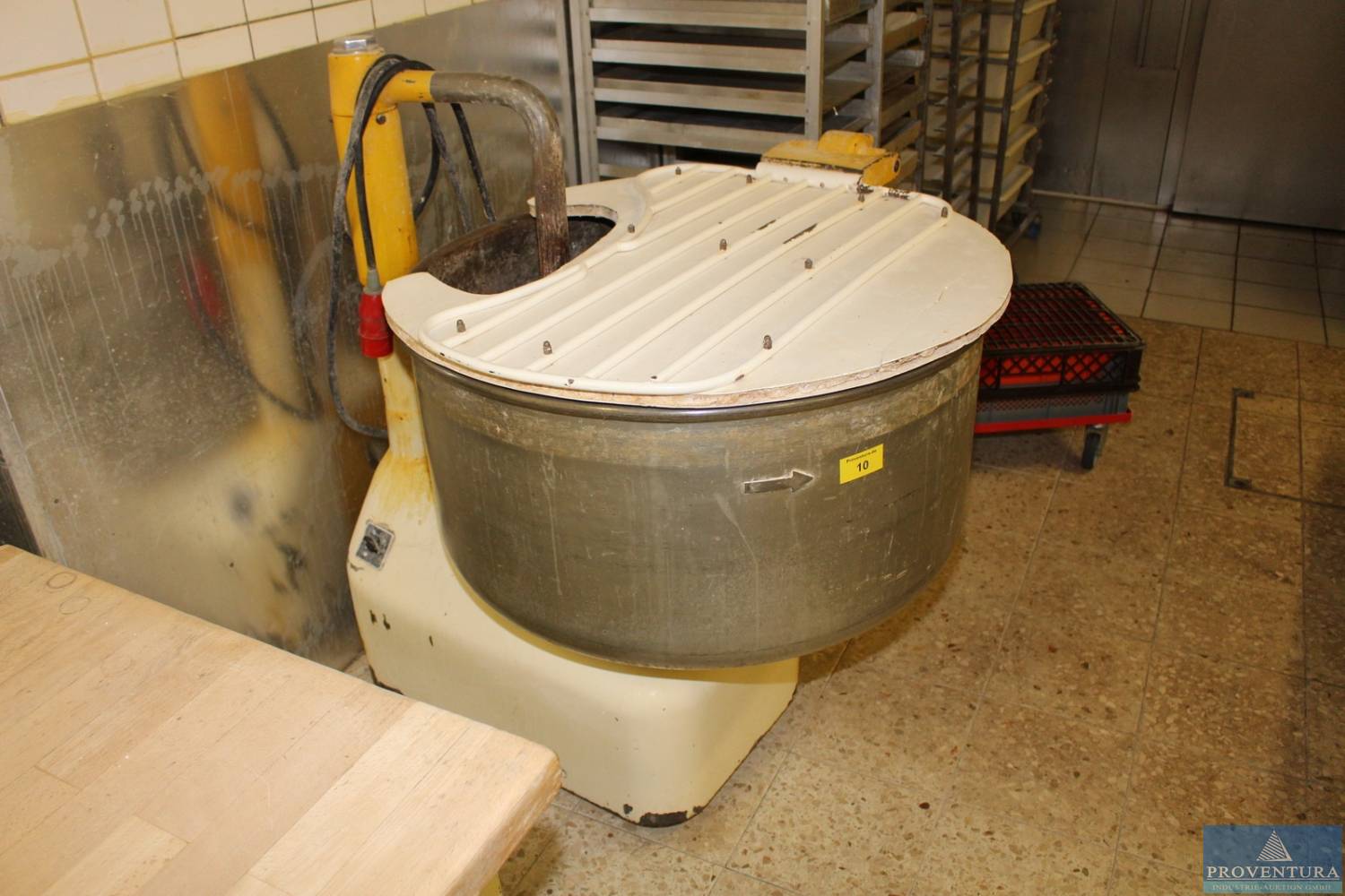 Betriebsauflösung Bäckerei: 60 Positionen, Tische, Spiralkneter, Kühl-Frosterzelle, Rundwirk- und Langwirkmaschinen, Ausrollmaschine, Kaffeeautomat WMF 1200S etc.
