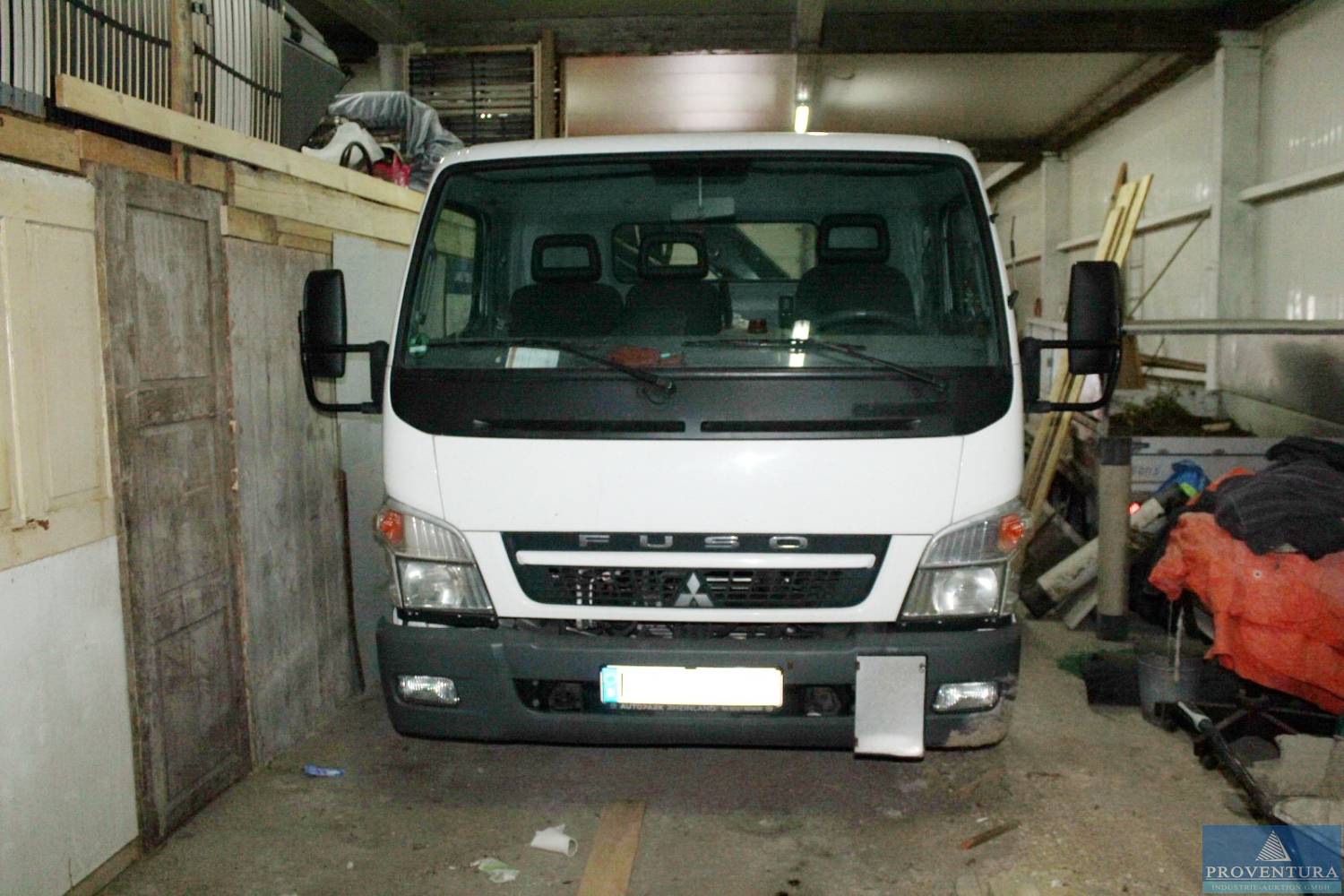 Insolvenzversteigerung 5 Pos. Fahrzeuge Kipper Ladekran MITSUBISHI Canter 7C15 EZ 2010, Wohnmobil MAN 8.150 F, Auffahrrampen, Kleinteile