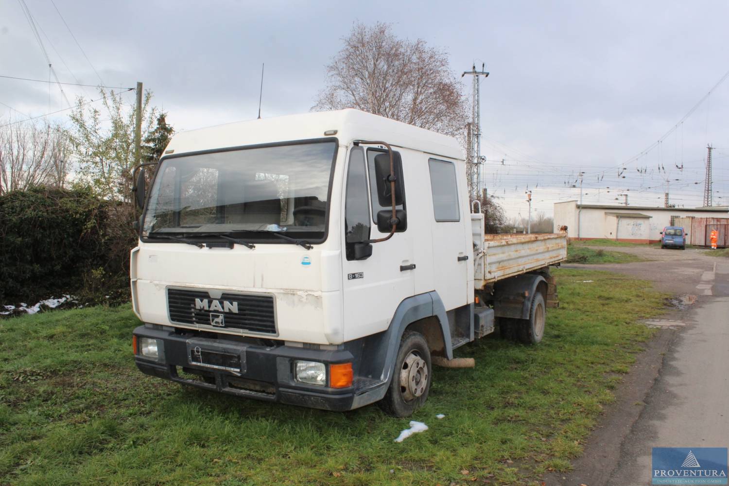 Baumaschinen-Versteigerung aus Insolvenz: Minibagger Bobcat E16 Bj. 2013, Lkw-Kipper MAN 8-163 L200, EZ 1997, 242.000 km