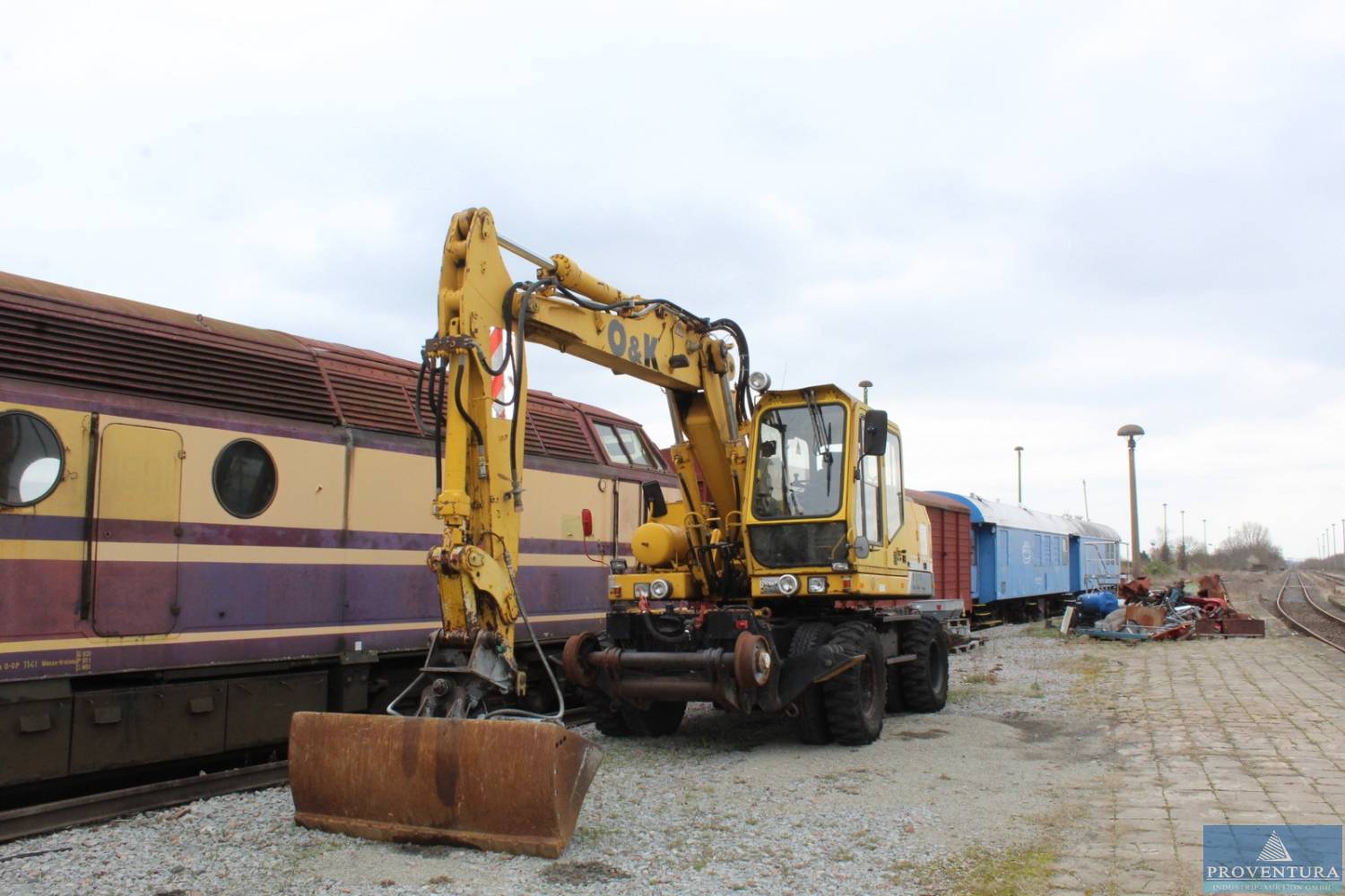 Insolvenzversteigerung Schienen-Fahrzeuge 2-Wege-Bagger O&K MH 5S Bj. 1999, Lkw Kipper MULTICAR M25 EZ 1991, Minibagger CATERPILLAR 301.8C, Bj. 2012