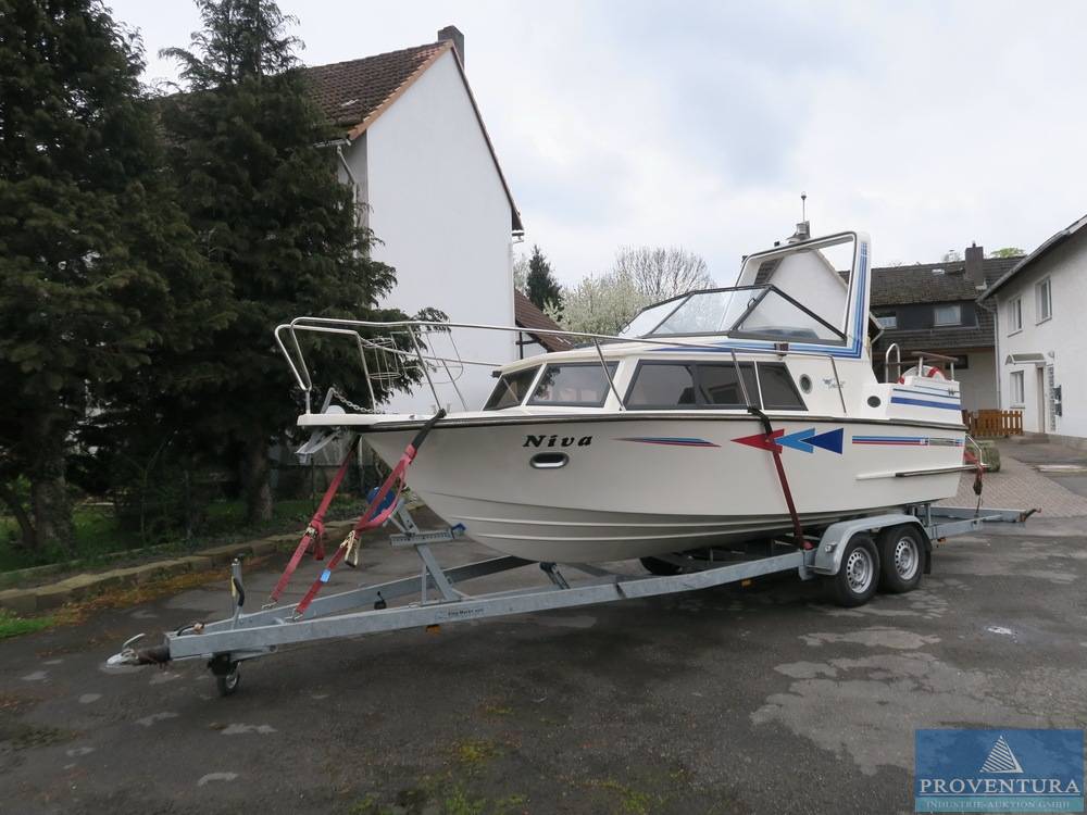 Versteigerung: Kajütboot Cornet 21, Bj. 70er Jahre, Motor Volvo Penta DuoProp 570 V8, Trailer EZ 2016, dazu historisches Bullauge