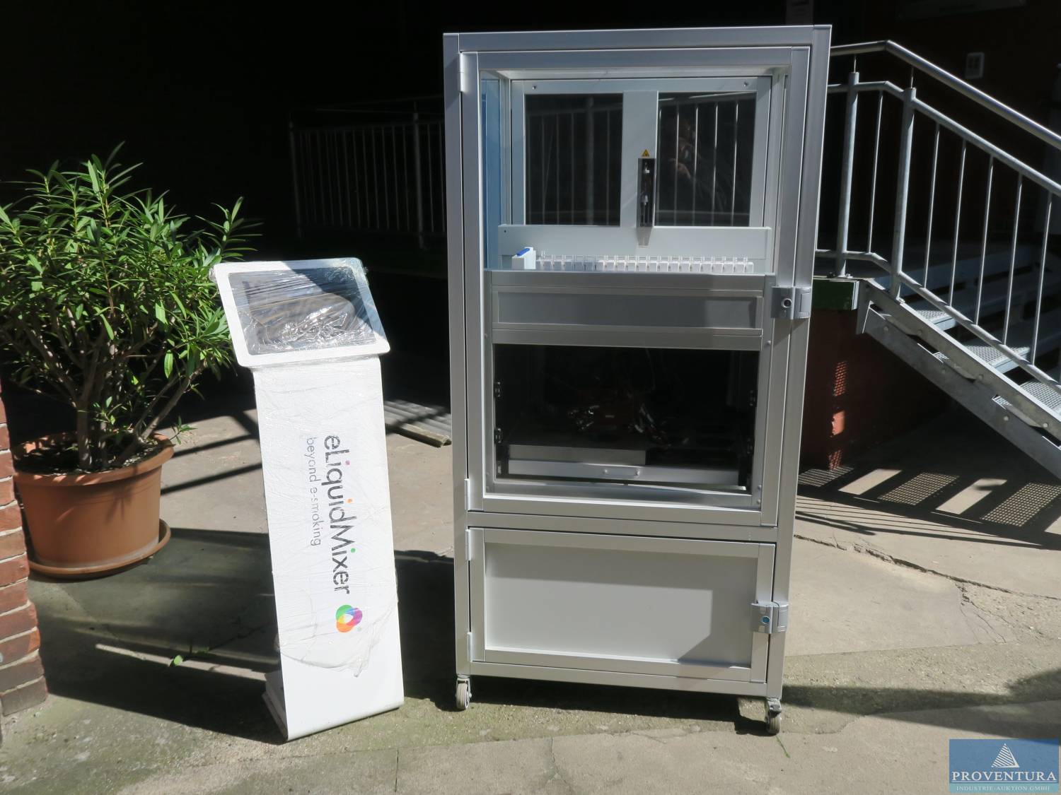 Versteigerung aus Leasing: Dosierroboter mit separater Bedienstele eLiquidMixer