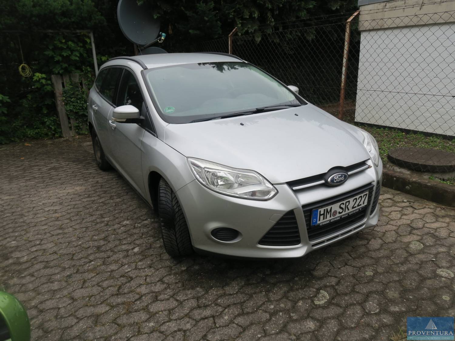 Aus Insolvenz FORD Focus 1.6i Turnier EZ 2011