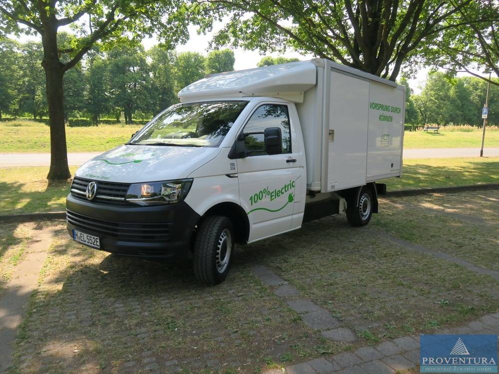 Verkaufsanzeige: Elektro-Transporter mit Kofferaufbau VW T6.0 EKA, EZ 2020, 18.300 km, zul. GG 3.200 kg, Reichweite ca. 150 km