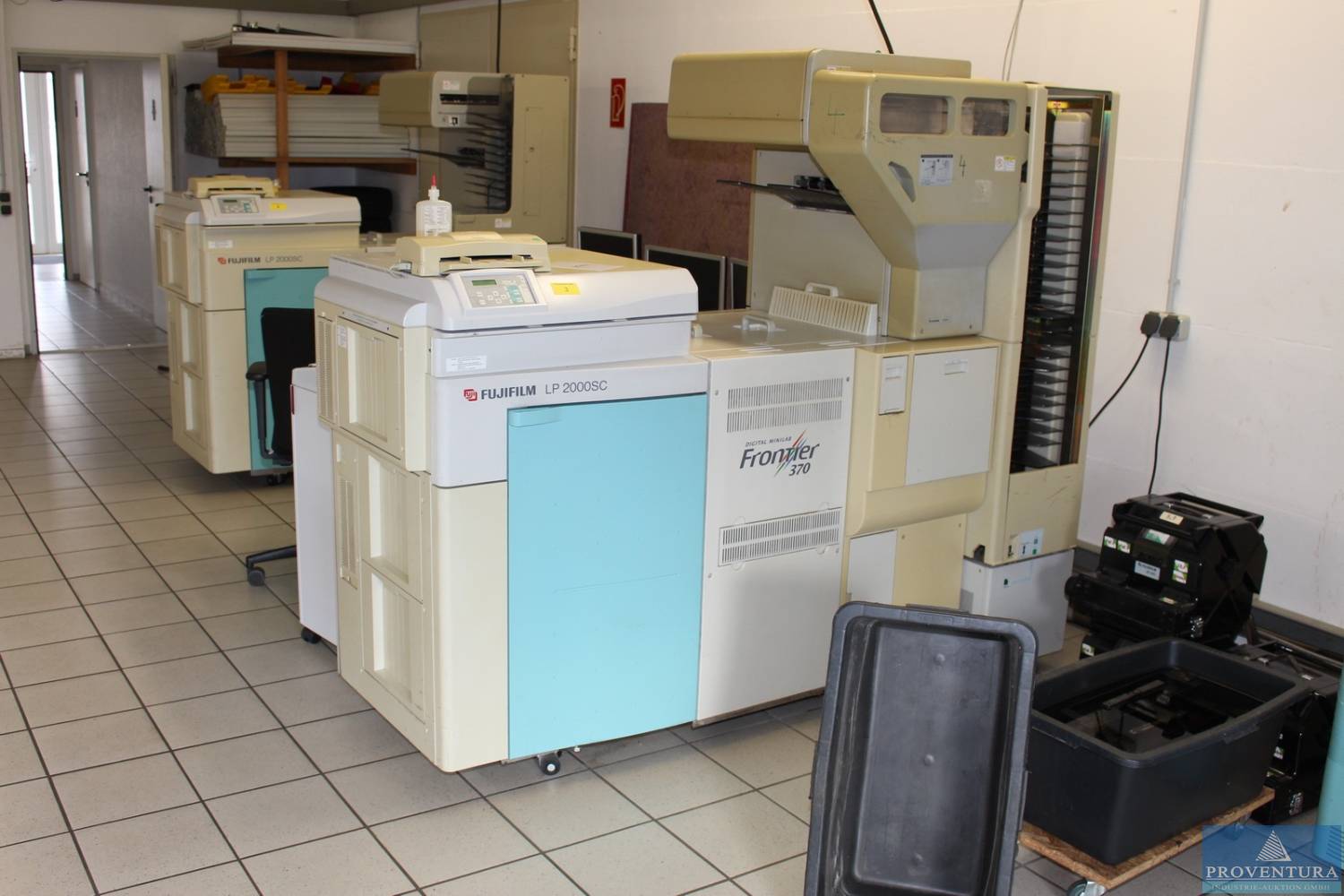 Nachverkauf: Insolvenzversteigerung Fotostudio und Digitaldruck: 50 Pos. 2 Digitaldruck-Systeme FUJI Digital Minilab, Fotostudio-Zubehör, etc.