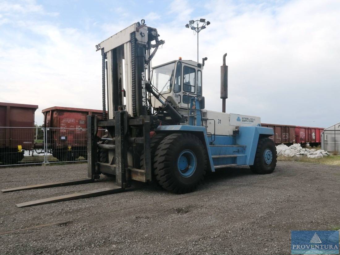 Versteigerung: Container-Stapler SVETRUCK 45120-54, Bj. 2005, Tragkraft 45 Tonnen, Hubhöhe 6,5 m, mit Coil-Tragedorn 1.800 mm, Startpreis € 40.000,−