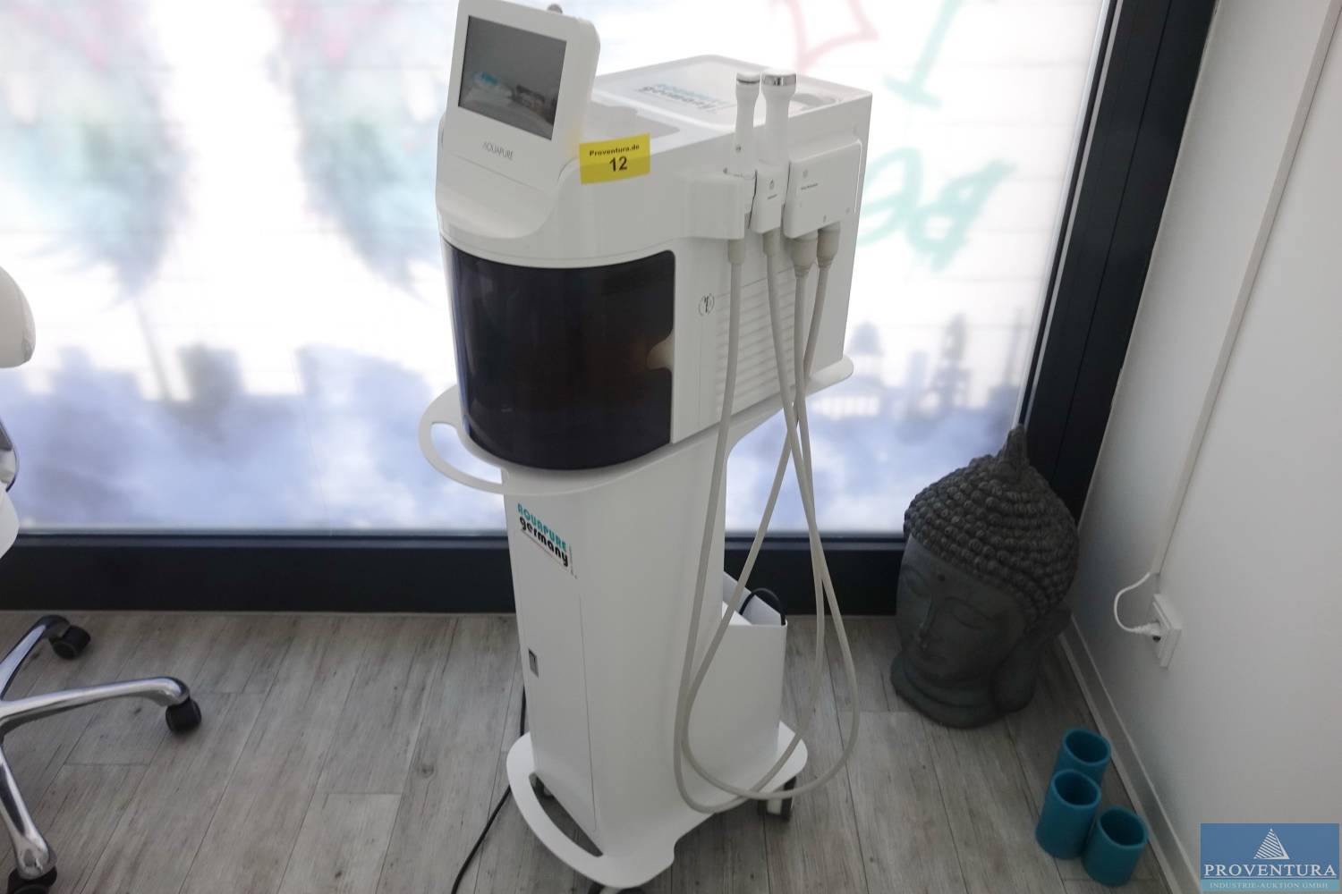 Nachverkauf zu: Insolvenzversteigerung Kosmetikstudio: 17 Positionen, Tiefenreinigungsgerät SKIN SOLUTION Aqua Pure, Kältebehandlungsgerät CRYOLIPOS Cool 4D, Kosmetikbehandlungsliegen, etc. - angeschafft ca. 2022