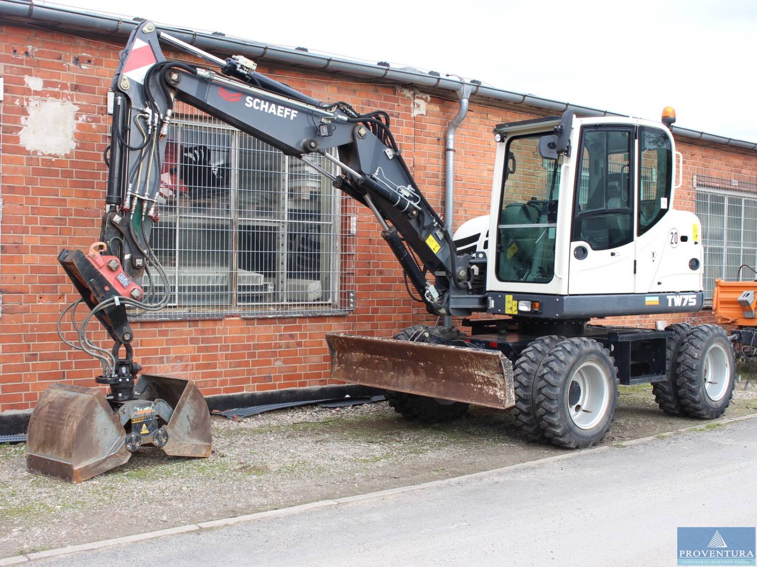 Versteigerung Kurzheck-Mobilbagger YANMAR TW75 Bj.2017, div. Löffel