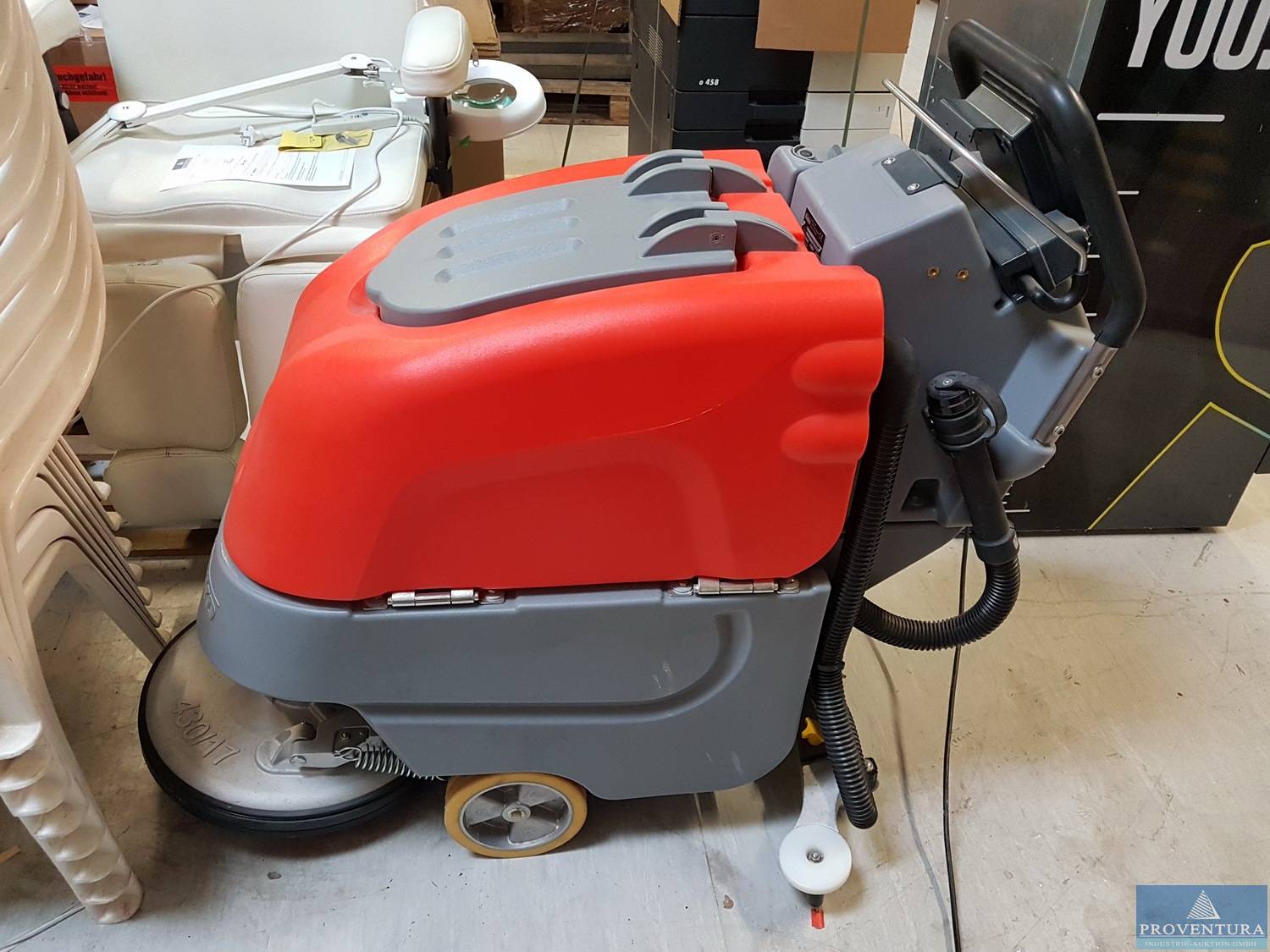 Aus Leasing: Scheuersaugmaschine HAKO Reinigungsmaschinen Scrubmaster B30 CL TB 430, Aufsitzscheuersaugmaschine HAKO Scrubmaster B120 R, angeschaft 10.2021 für ca. 16.400 €