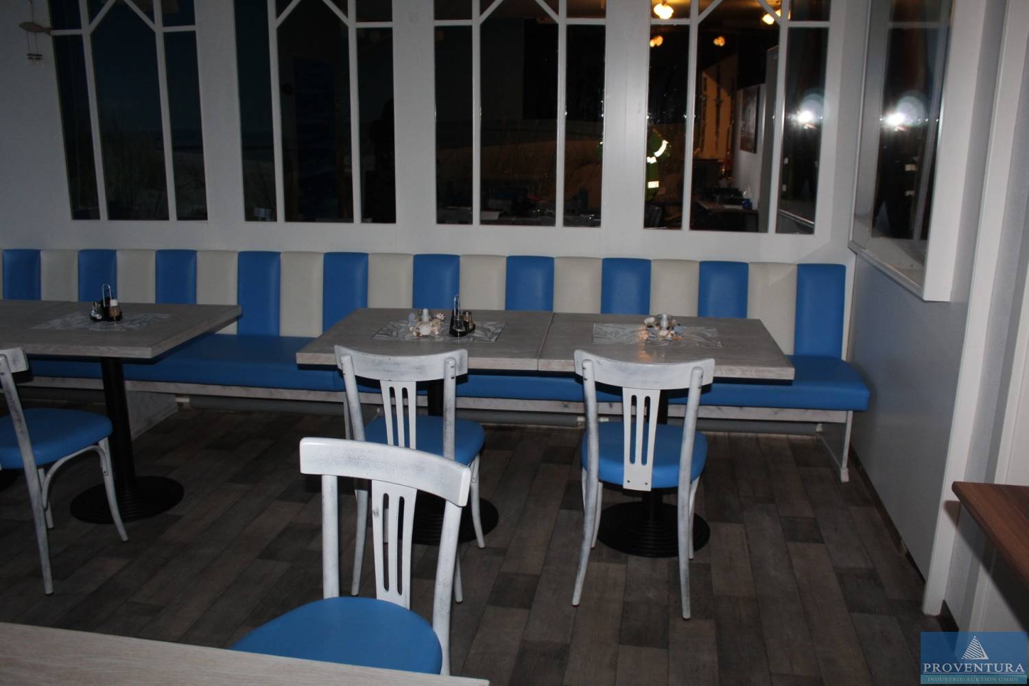 Insolvenzversteigerung Restaurant: 40 Positionen, Gastroküche, Gastraummöbel, Kühlmöbel, Kühlschränke, etc.