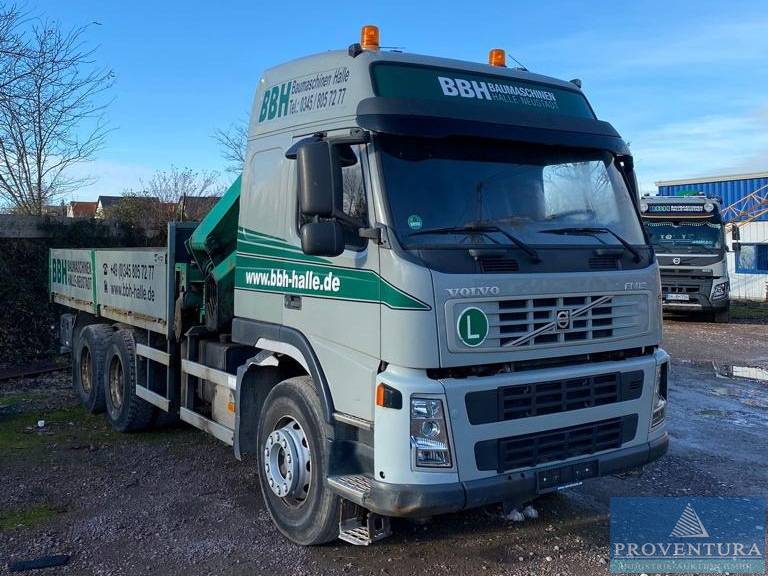 Versteigerung Baustofffahrzeug: Volvo FM12 6x4, EZ 2005, 770.000 km, mit Ladekran HMF 2823K5