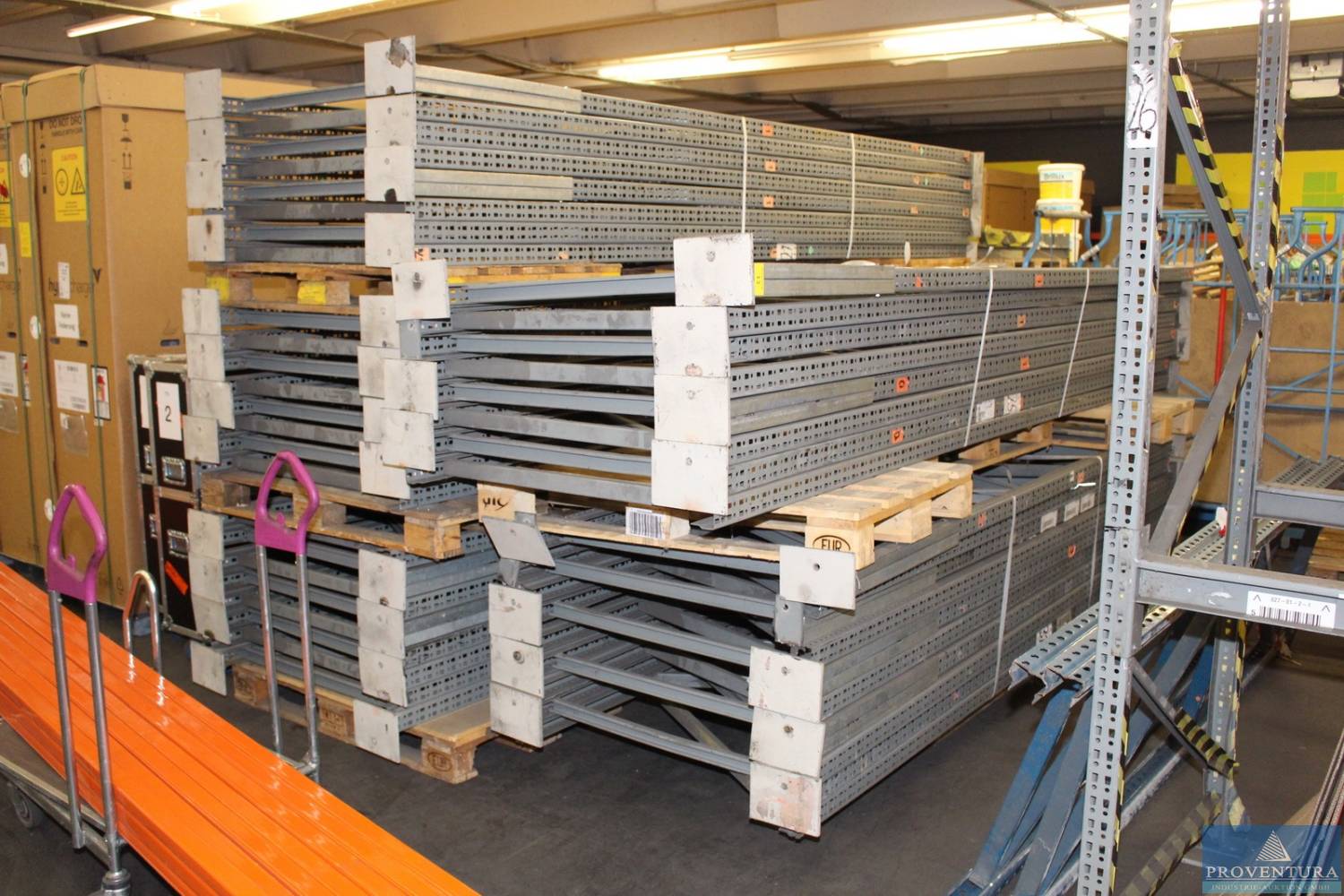 Nachversteigerung Grünfuchs Logistik GmbH: Palettenregal ca. 300x100 cm ca. 495 Palettenstellplätze, Palettenregal ca. 450x300 cm ca. 26 Palettenstellplätze