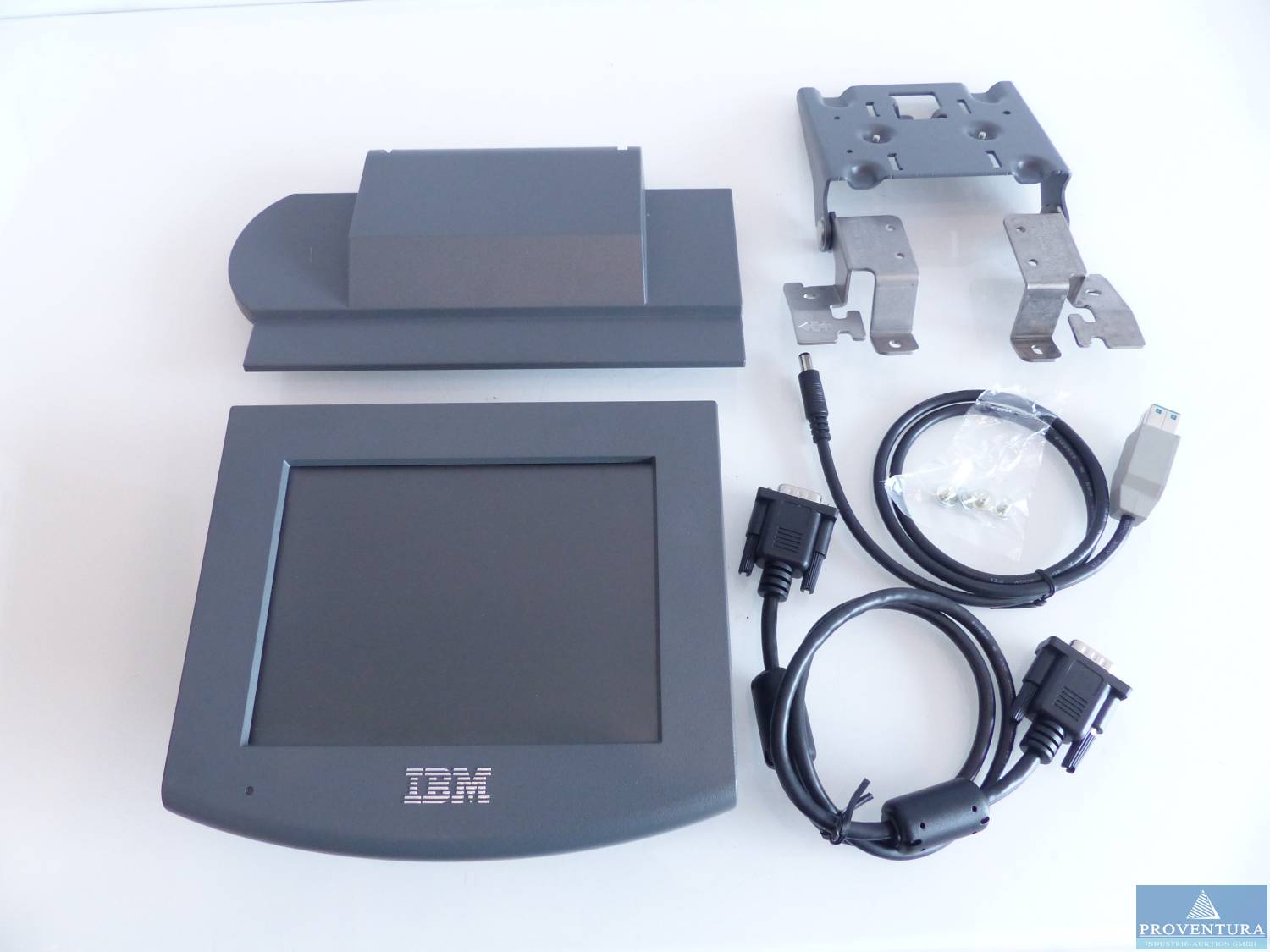 Abverkauf eines Online-Shops: Große Posten IBM Kassenmonitore, PCR-Testgeräte u.a.