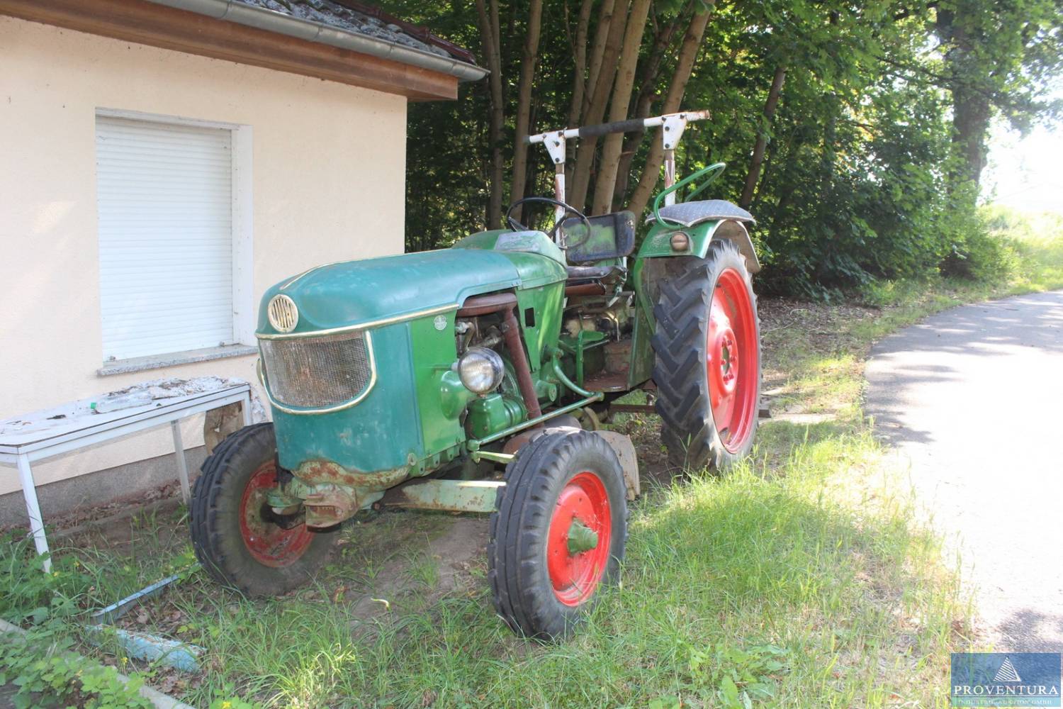 Nachlassversteigerung 125 Pos. u.a. DEUTZ D40, Motorrad-Hebebühne, Spenglerwerkzeuge, Militaria NVA - Sowjetunion, Hausrat, etc.