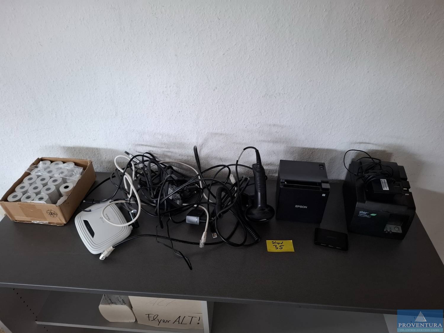 Insolvenzversteigerung Kassenzubehör aus ehem. Kassensystem SUMUP aus 112022 2x Bondrucker, 2x Kassenschublade, iPad-Ständer, Scanner, etc.