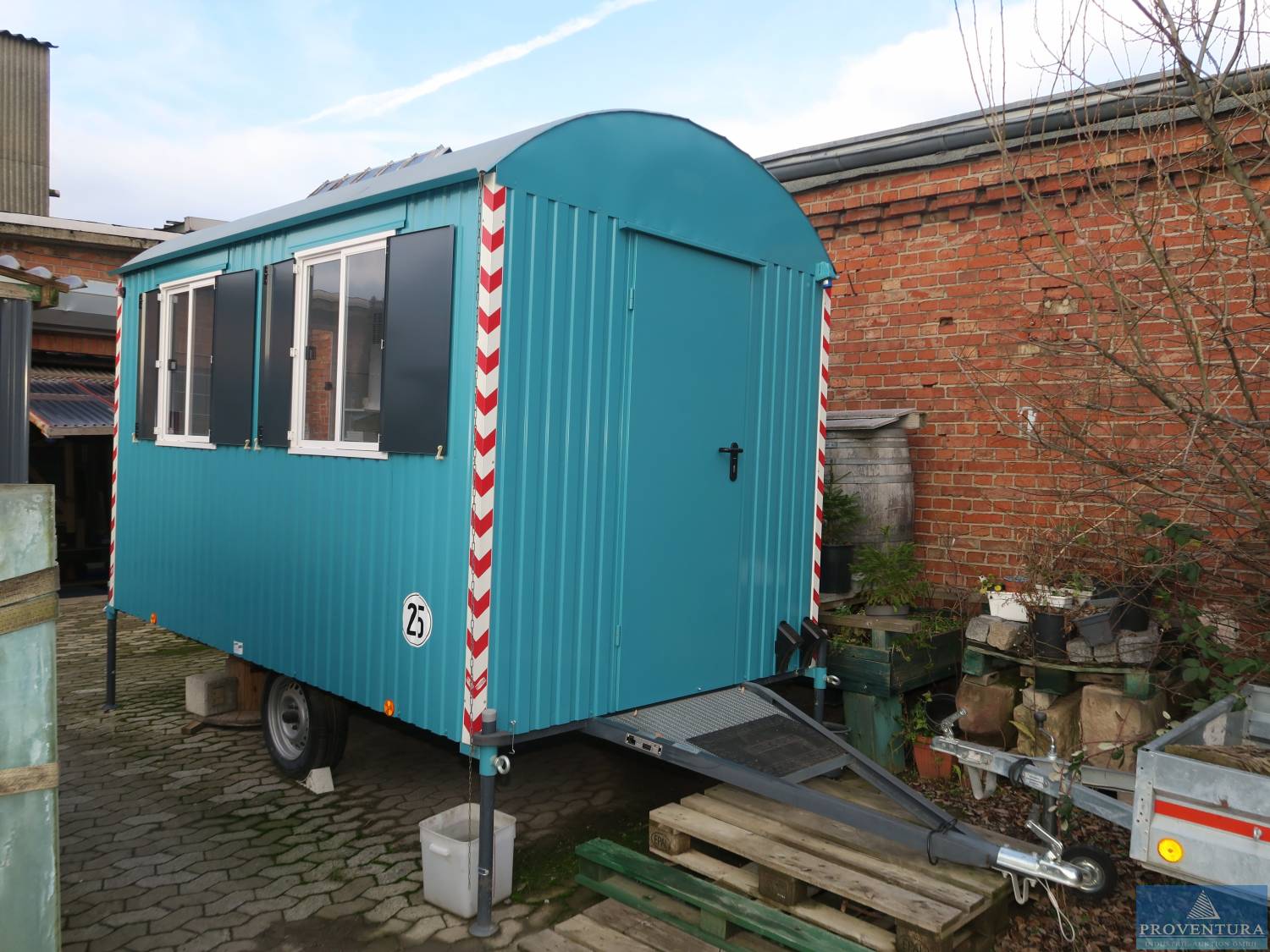 Versteigerung: Bauwagen Weisig Sinus B22, Bj. 2023, zul. GG 1.300 kg, Sonderfarbe, 4 Fenster, neuwertig