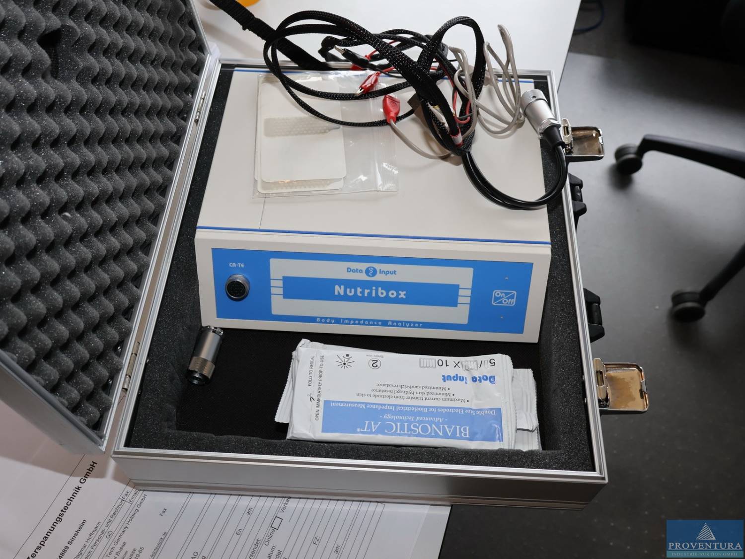Versteigerung Medizintechnik Bioelektrischer Impedanzanalysator DATAINPUT Nutriscore, Photoelektrisches Volumenpulswellenmessgerät TELMED SVD-Monitor