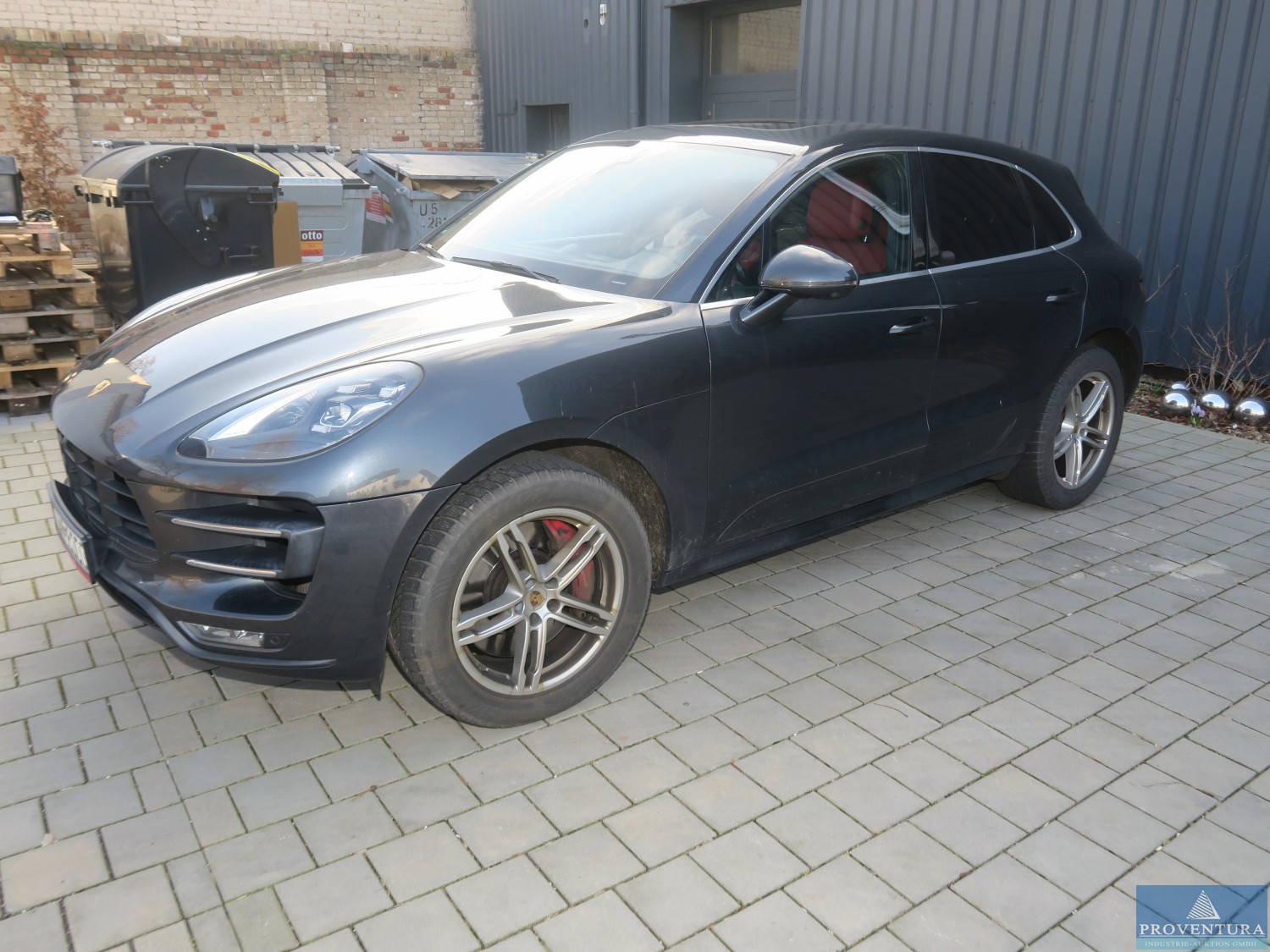 Fahrzeug-Auktion: PORSCHE Macan 3.6 Turbo, EZ. 2017, 170.000 Km, MERCEDES-BENZ V 220 CDI, EZ. 2018, 160.000 Km, NISSAN NV250 dCi 115, EZ. 2020, 65.000 Km