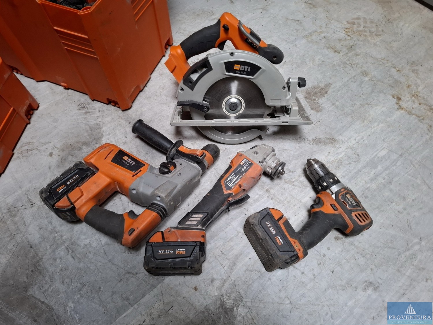 Aus Leasing: Akku-Werkzeugsatz BTI 1x Akku-Bohr- und Meißelhammer 18V, 1x Handkreissäge A18 HKS BL, 1x Akku-Winkelschleifer 18V BL1, 1x BTI Akkuschrauber A18 BS-2