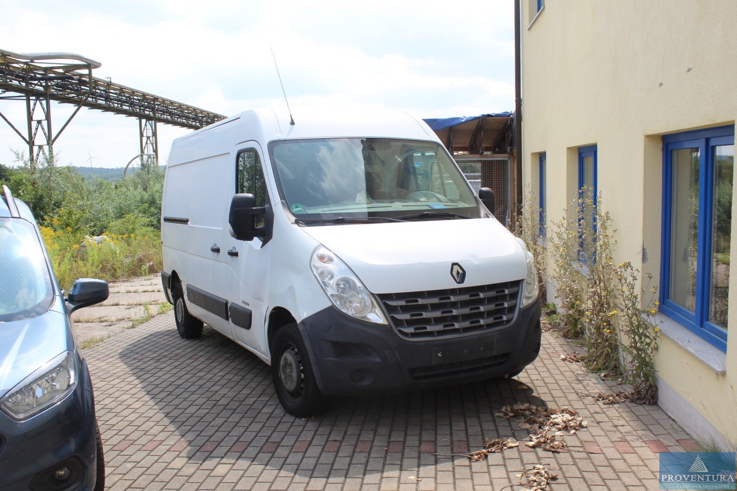 aus Insolvenz Transporter RENAULT Master F3500, Baukreissäge, 10 Baulampen