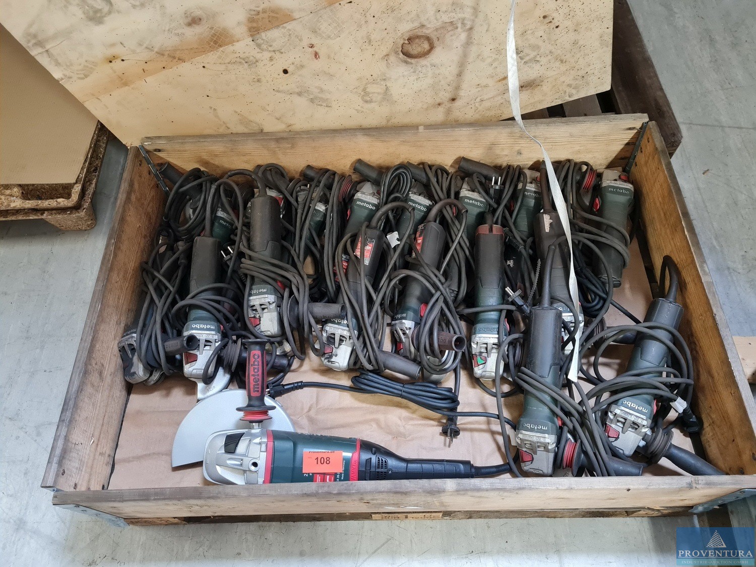 Aus Leasing: Winkelschleifer 17x METABO WEA 17-125 Quick, 1x METABO WEA 26-230 MVT Quick angeschafft 05.2022