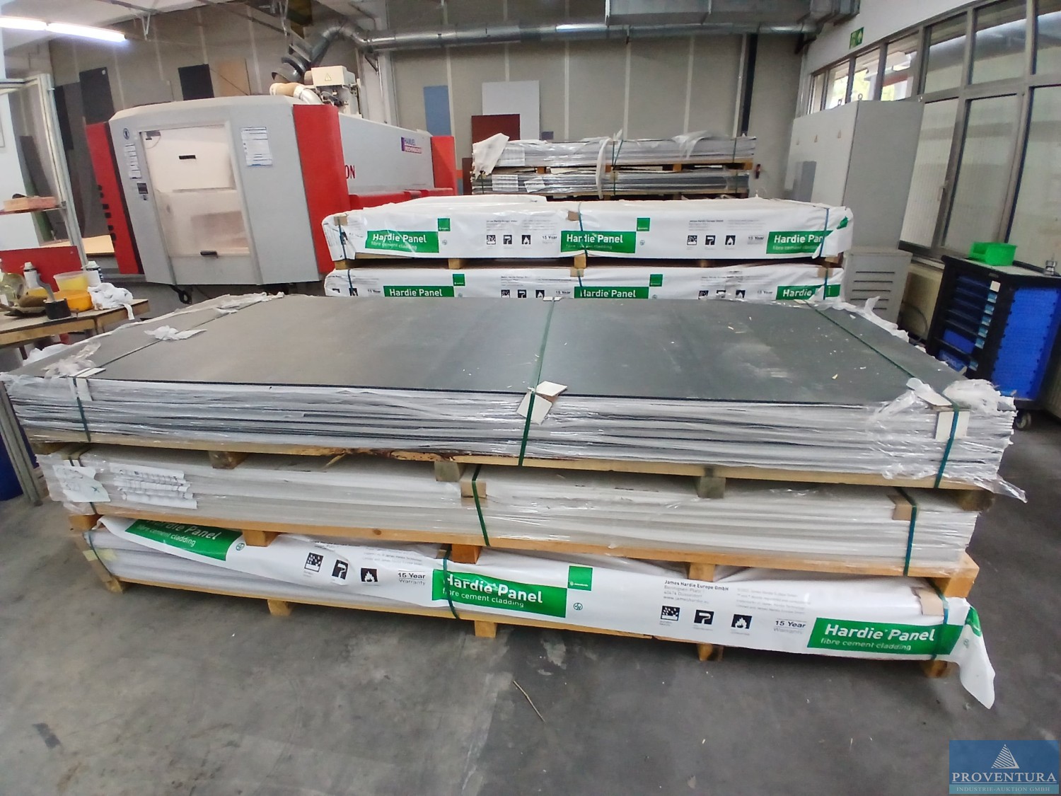 Online-Auktion: 16 Paletten Fassadentafeln JAMES HARDI - je 25 St., Steinwoll-Dämmplatten ROCKWOOL, Sägeautomat ELUMATEC SA 1423 - Bj. 2013, Pferdeanhängergestell, Holzfaserdämmplatten GUTEX