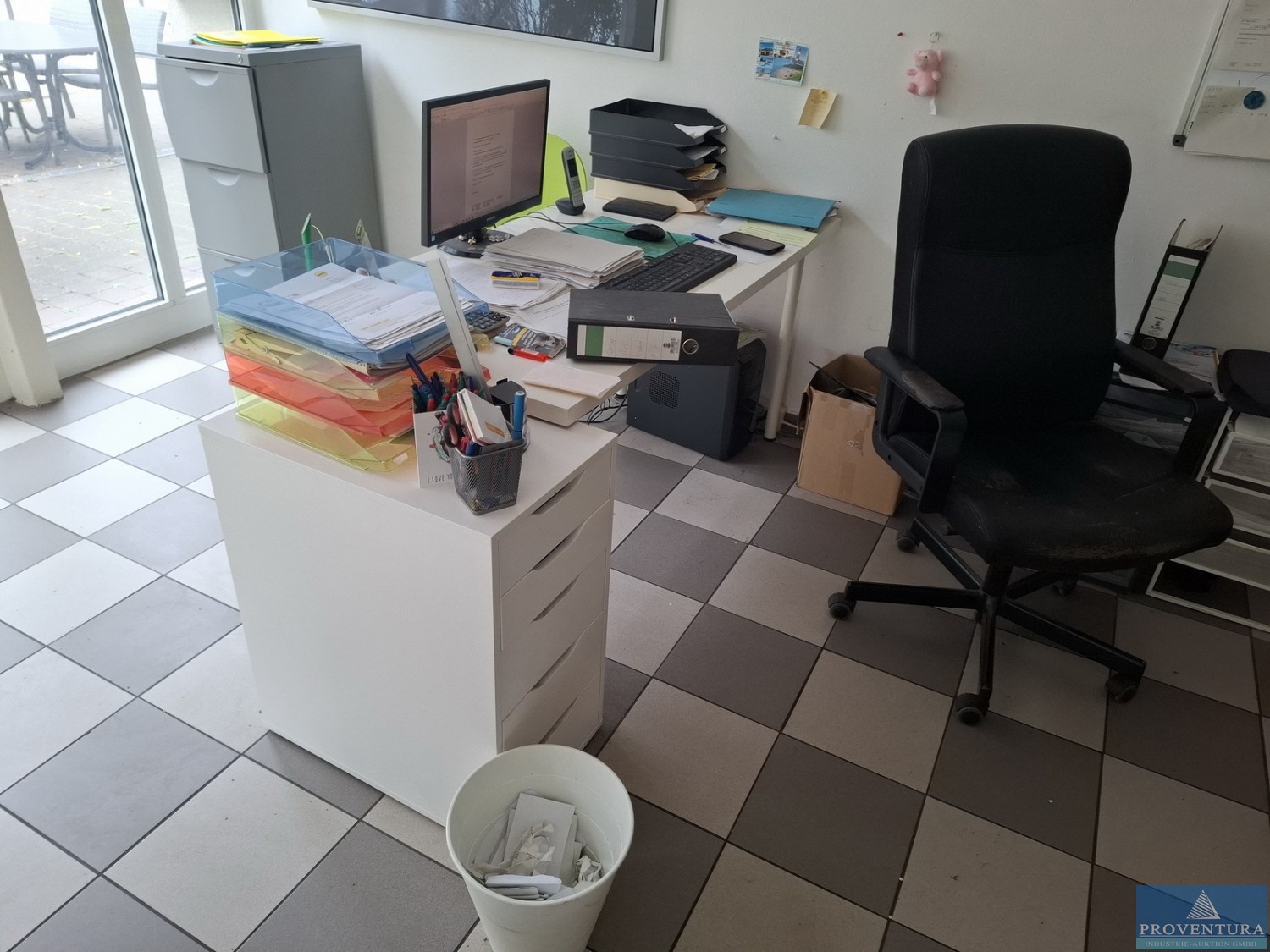 Insolvenzversteigerung: 3 Büroarbeitsplätze, ohne EDV, Startpreis € 5,−
