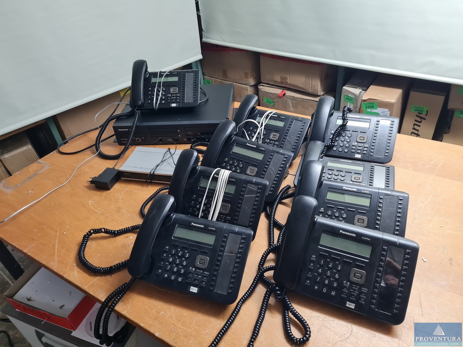 Aus Leasing: Telefonanlage PANASONIC KX-NS700NE + 12 TELEFONE KX-DT543 und weiteres Zubehör