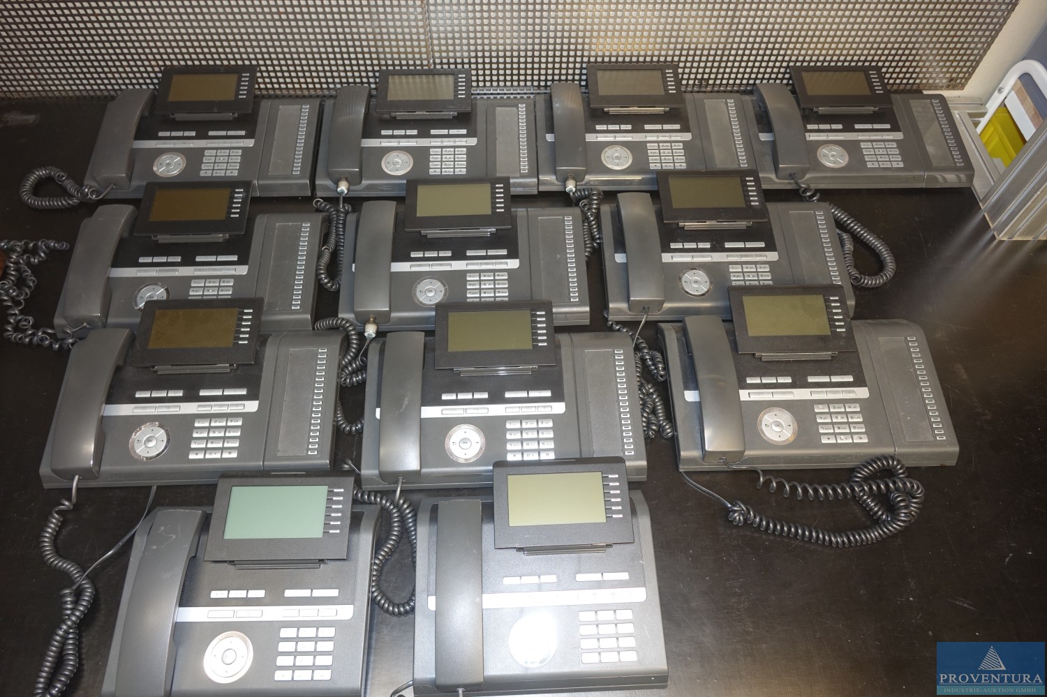 Lagerräumung PCs, Monitore, Telefone, etc. als Komplettposition