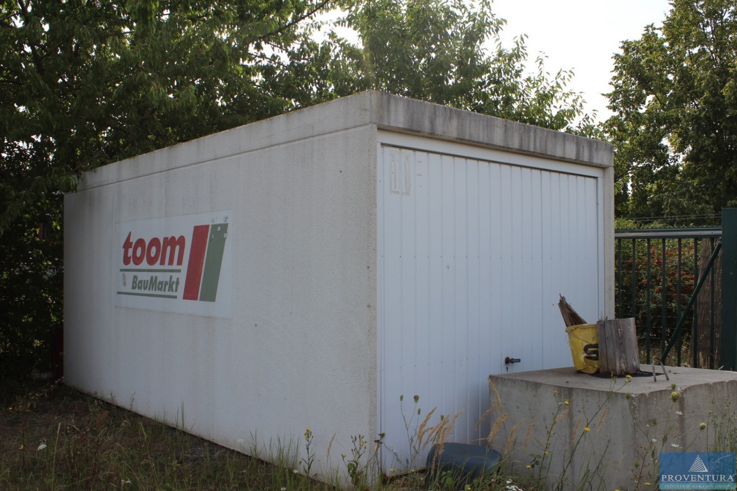 Insolvenzversteigerung: 44 Pos. Innenausbau, Fertiggarage, Baukompressor KAESER M15, Steinsäge LISSMAC, Motorkehrmaschine KÄRCHER, etc.