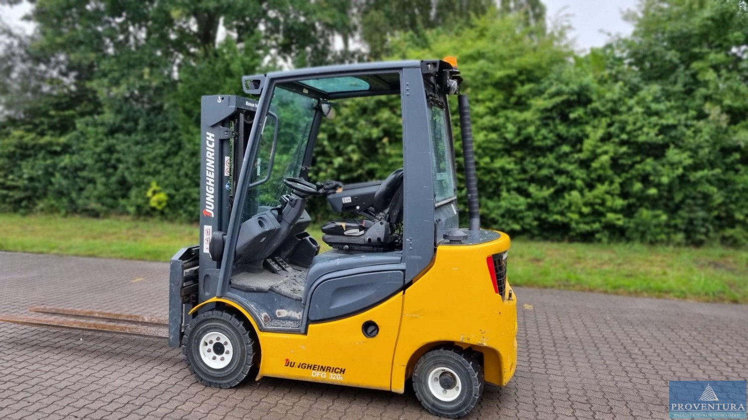 Versteigerung Diesel-Gabelstapler mit Waage JUNGHEINRICH DFG 320s Bj. 2013 Tragkraft 1.950 kg 09.935 Bh
