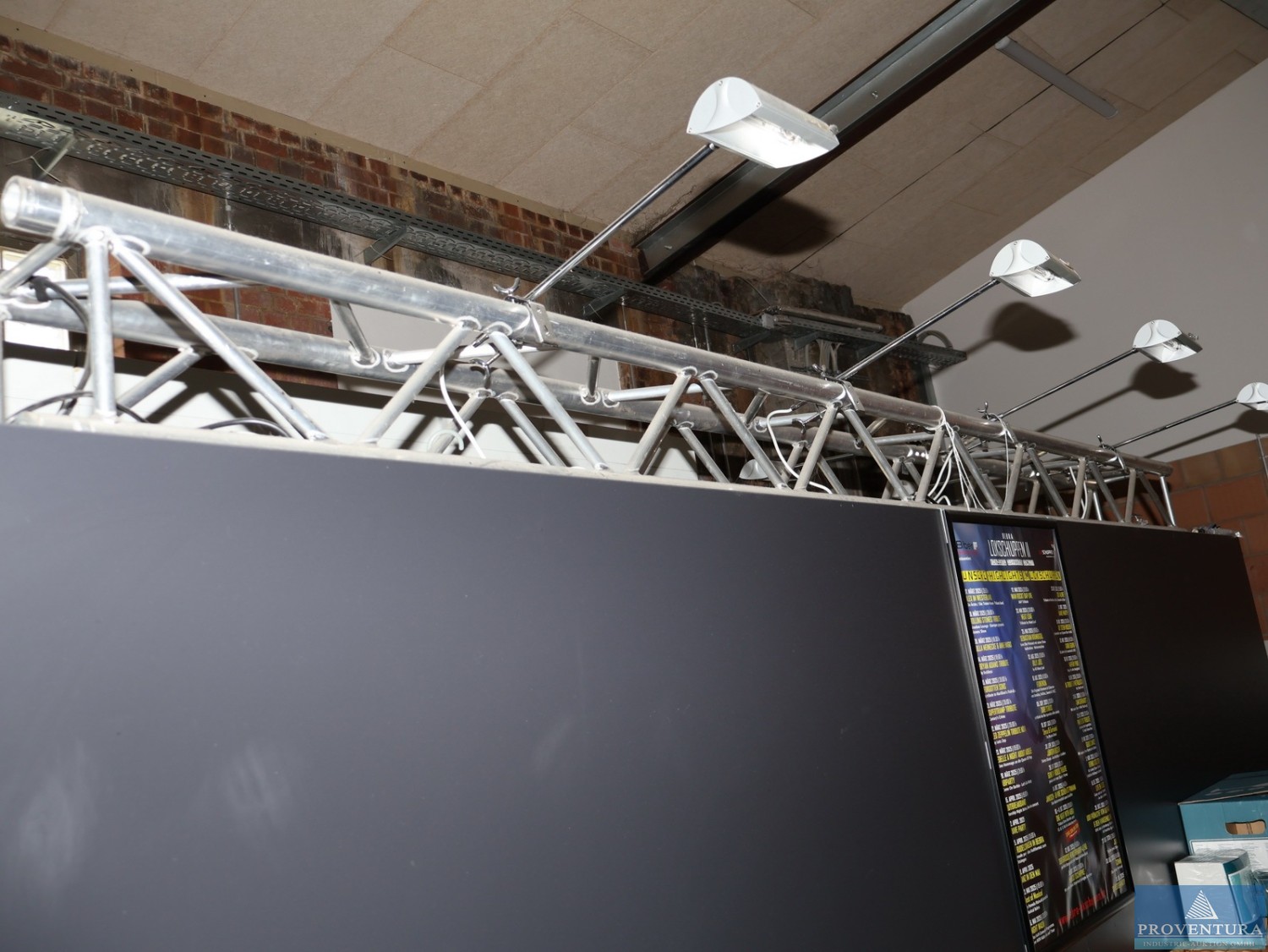 PA-Gegenstände 2 Pos. 4-Punkt-Traverse, Lichtsteuerpult SHOWMASTER 24, Mikrozubehör, etc.