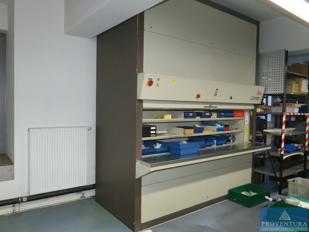 Versteigerung wegen Standortauflösung: 300 Positionen Metallbau, Schleif- Dreh- und Fräsmaschinen, viele Magazin-Schubladenschränke, Schwerlastregale, Materialrollwägen, Paternoster-Lagerregale, etc.