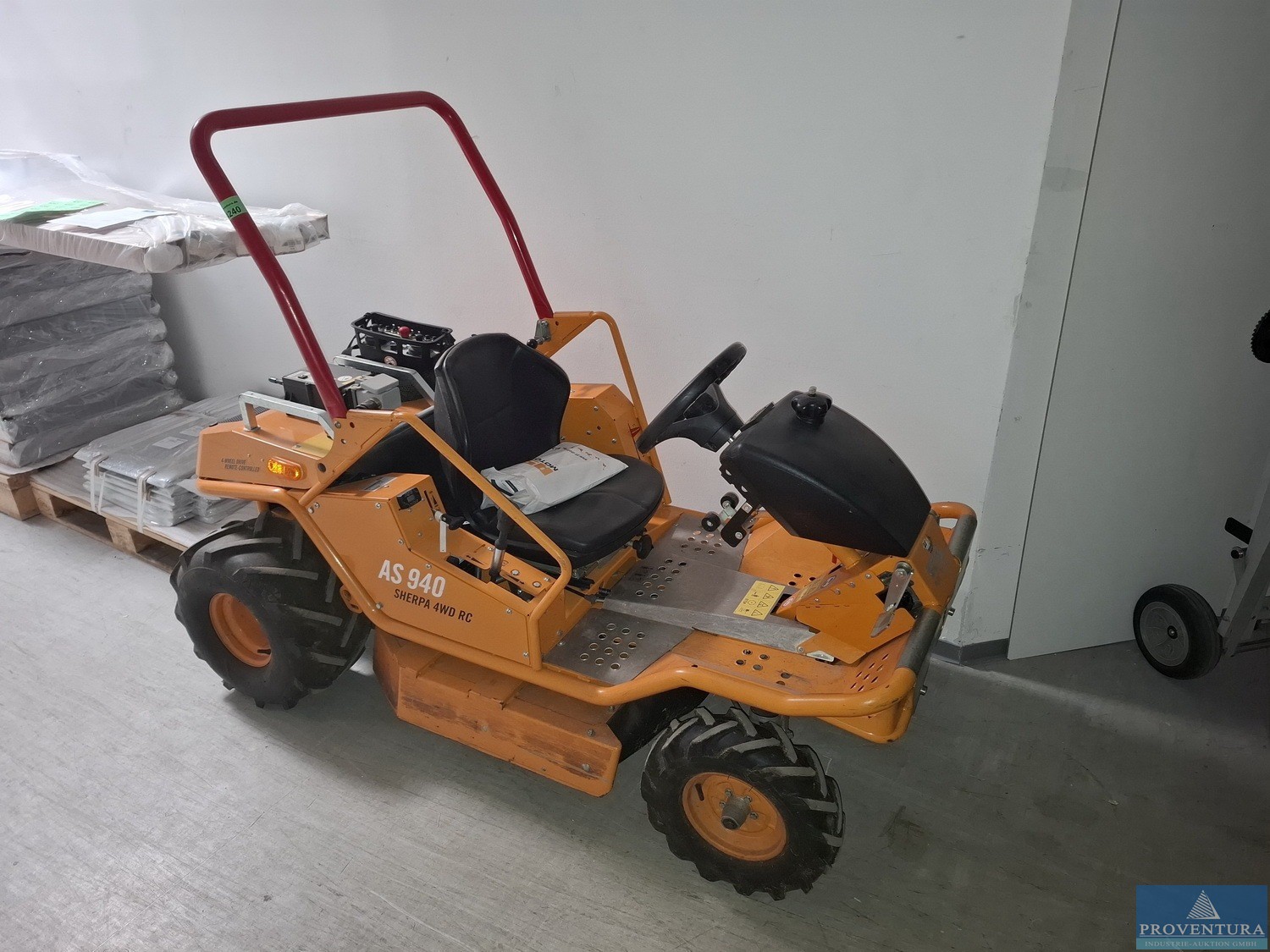 Aus Leasing: Allrad-Aufsitzmäher mit Fernsteuerung AS 940 Sherpa 4WD RC angeschafft 08.2017 für ca. 17.225 € netto und Wildkrautbürste AS 50 WeedHex