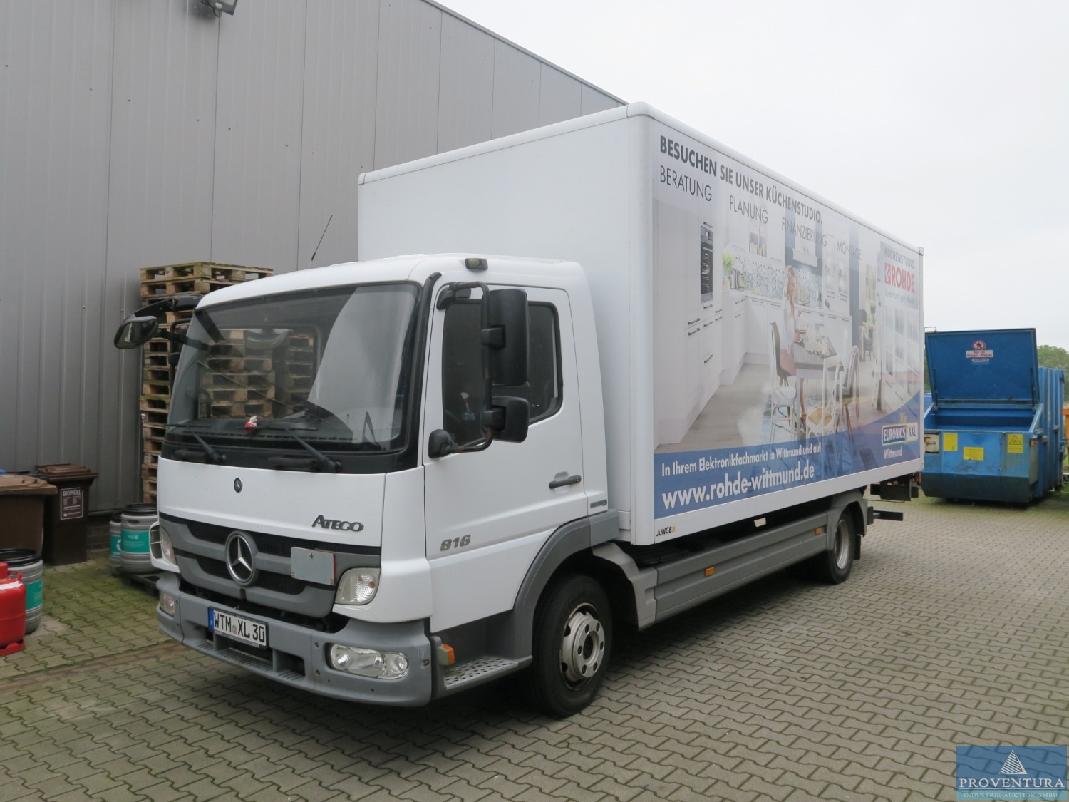 Insolvenzversteigerung: 450 Pos. Inventar aus Elektrofachmarkt: Musterküchen NOBILIA, TV-Geräte SONY, div. Kühlschränke, TEGO-Verkaufsregale, div. Palettenregale, viel Laden- u. Lagereinrichtung, EDV, Büroausstattung, etc.