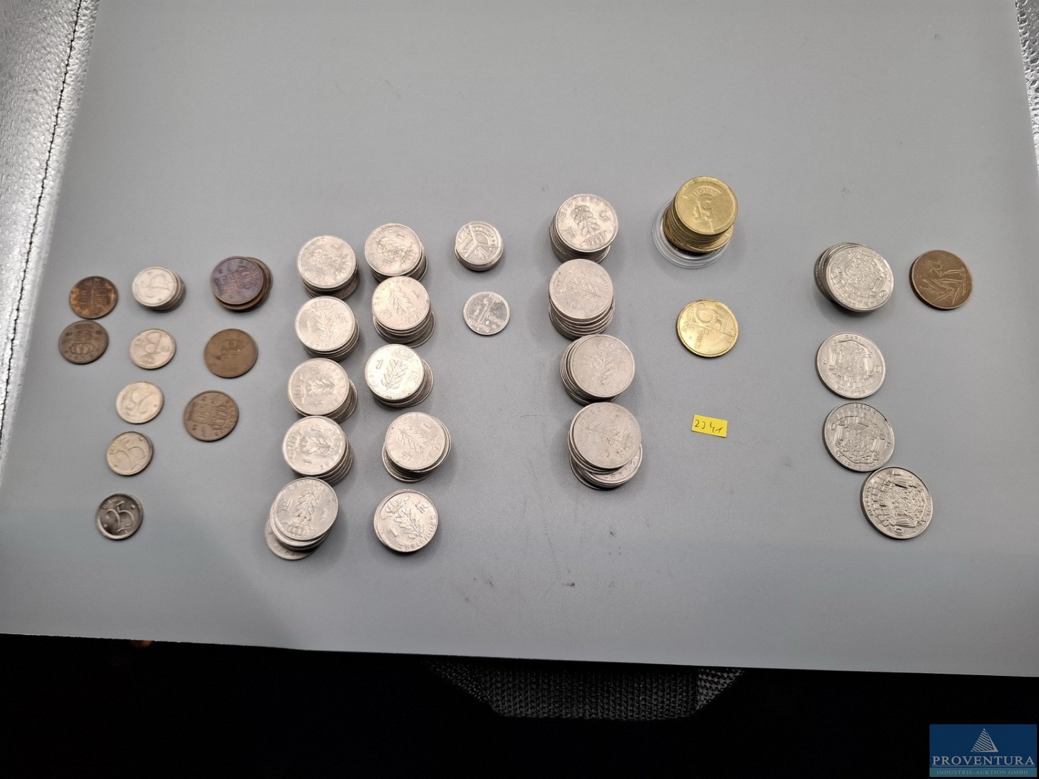 Münzversteigerung 113 Pos. Silber- und Umlaufmünzen Ost- und Westeuropa, Afrika, Arabien, Nord- und Südamerika, pazifische Staaten, DDR, Deutsches Reich, altdeutsche Staaten, etc.