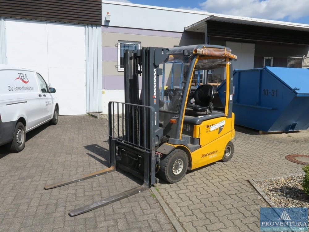 Aus Insolvenz: Elektro-Gabelstapler JUNGHEINRICH EFG 425 K, Bj. 2008, 4.000 Betr.-Std.