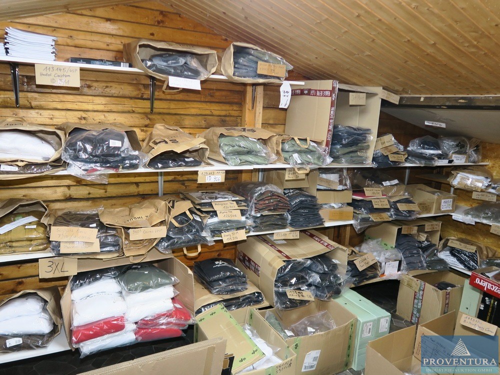 Insolvenzversteigerung: Damen- und Herrenbekleidung ALPHA INDUSTRIES ca. 770 Teile, Hosen, Shorts, Hoodies, Pullover, Jacken, Motorradhelme, etc. – 34128 Kassel – 03.06.2026 – 10:00:00 – Feedzy