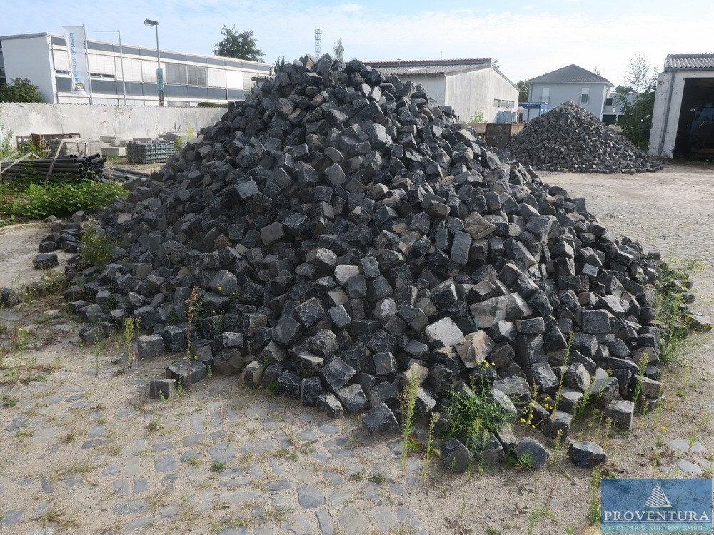 Versteigerung: Kopfsteinpflaster Basalt ca. 45 - 50 to. Verlegefläche rd. 120 qm
