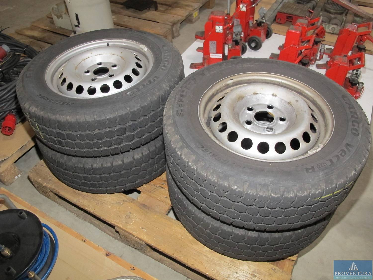 215 65 R16c Winterreifen Test Transporter Transporter-Allwetterreifen GOODYEAR Cargo Vector 215/65 R16C 106/104T