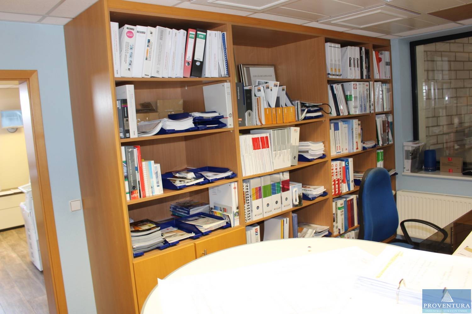 Büromöblierung Holz | Proventura Online-Auktion