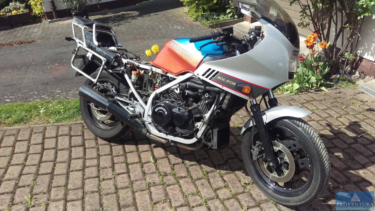 2 Motorräder HONDA VF1000F EZ 1985-1986, 34xxx Kassel