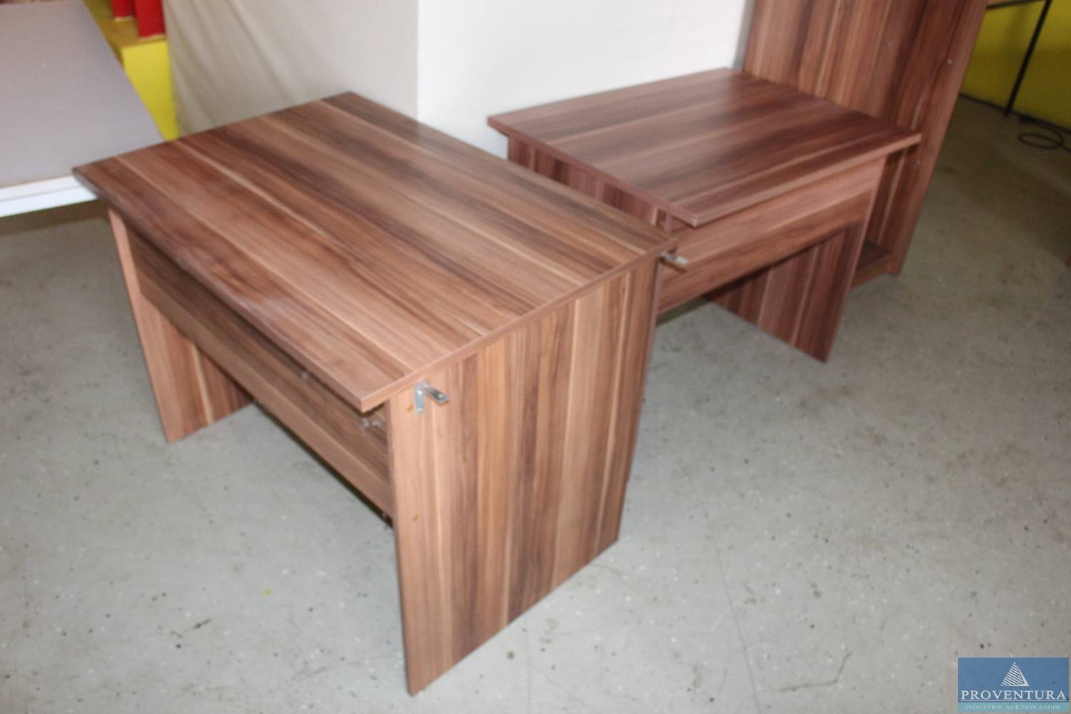 Büromöbel Dekor Nussbaum 3 Schreibtische | Proventura Online-Auktion
