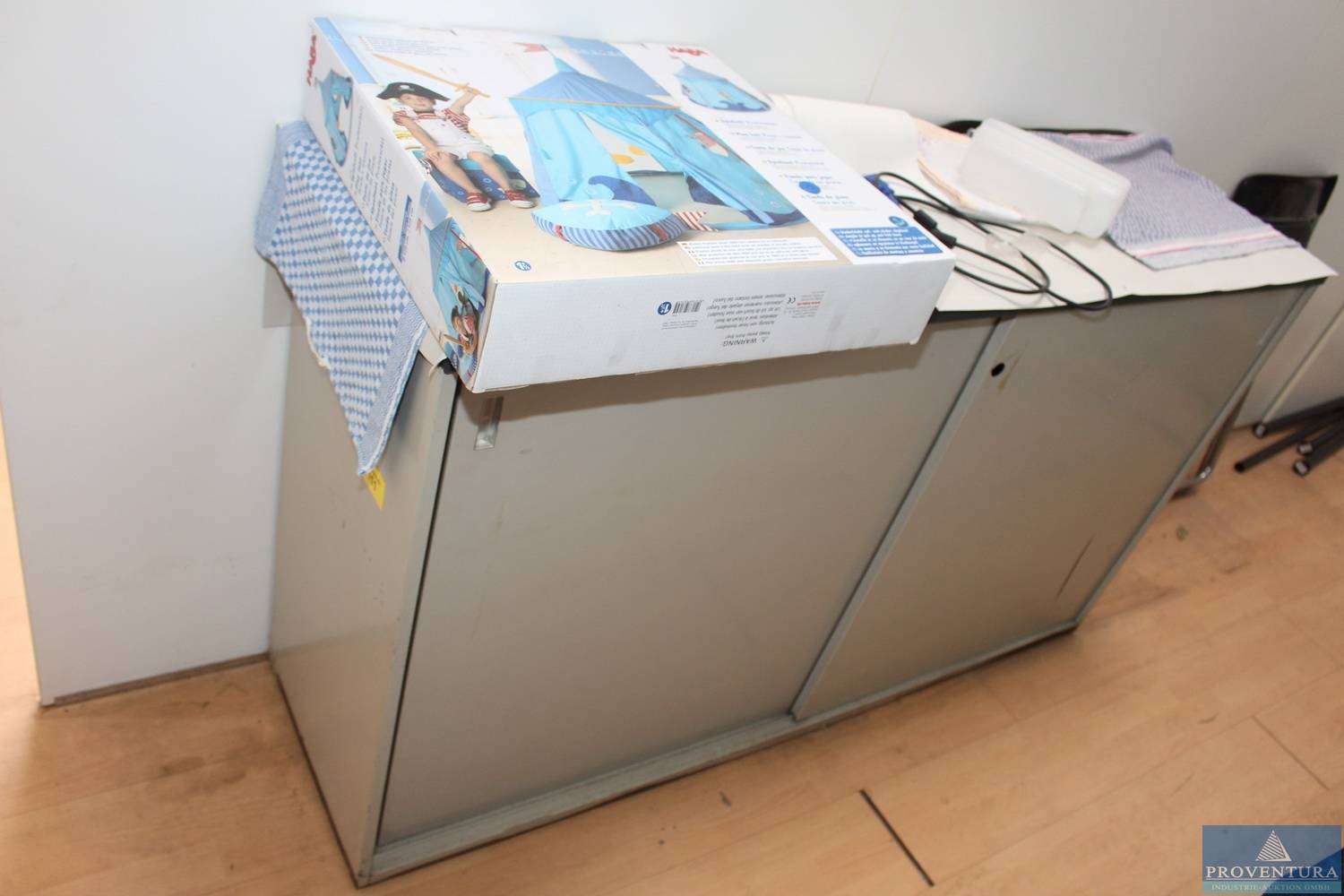 Büromöbel 2 Schränke | Proventura Online-Auktion