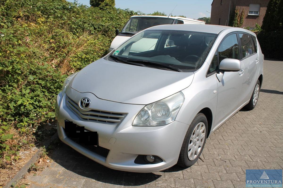 PKW TOYOTA VERSO 2.0D-4D, 45277 Essen