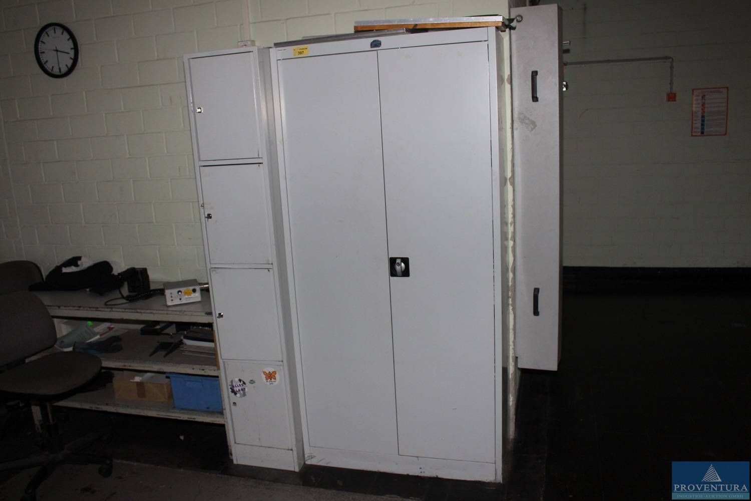 Metallschrank lichtgrau | Proventura Online-Auktion